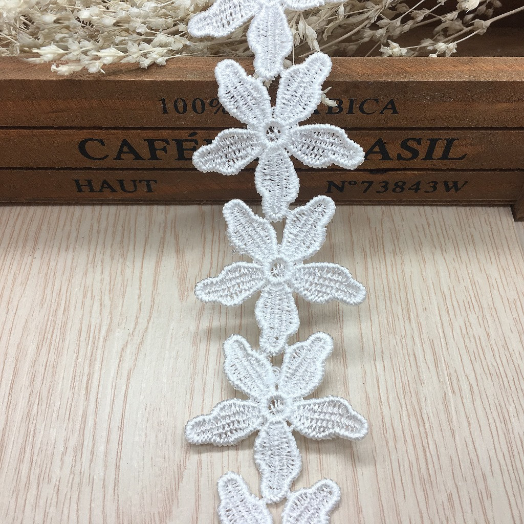 Embroidered Five-leaf Flower O – Lace Ribbon Trim Bewertung und Preis