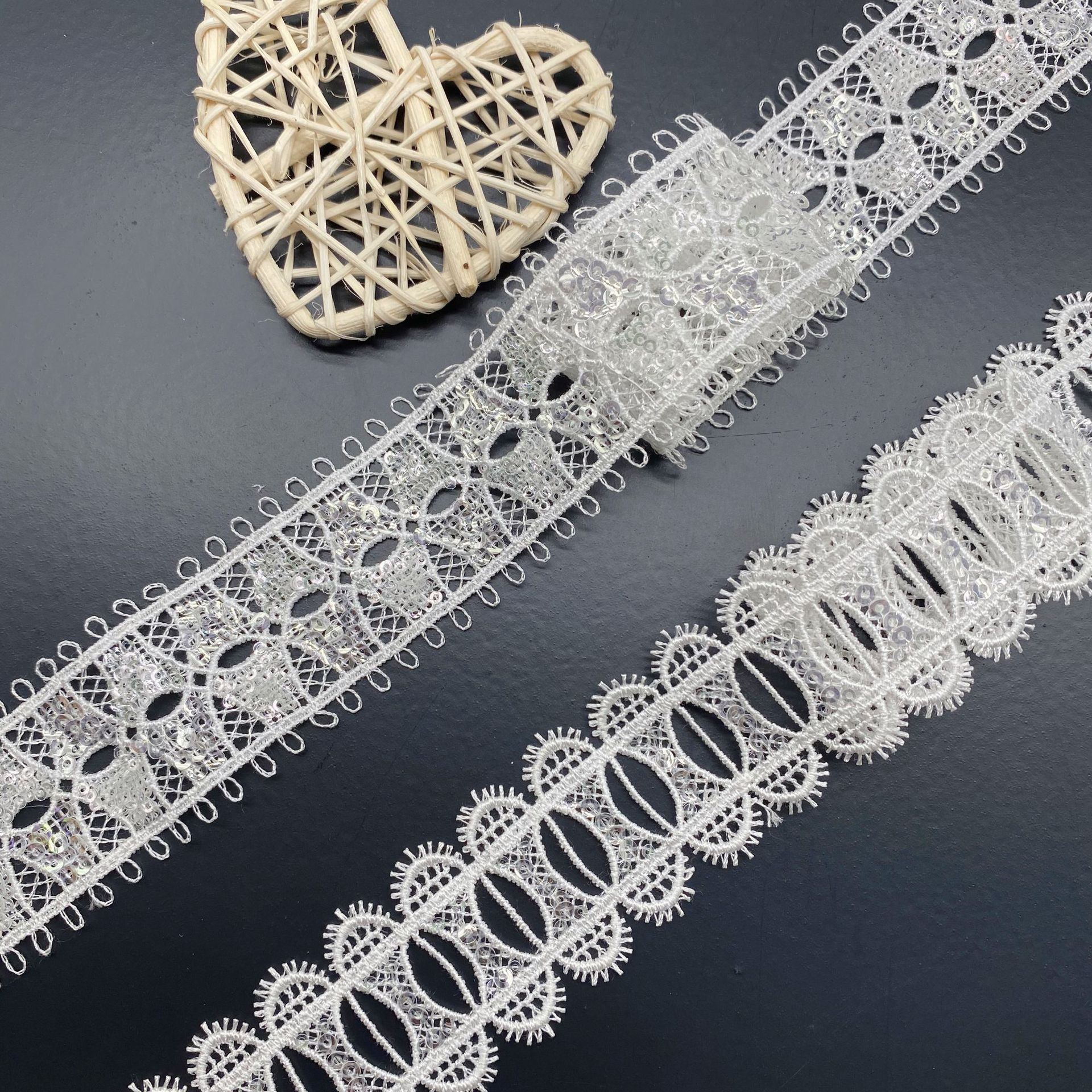 Hollow Wearable Sequins Ribbon – Lace Ribbon Trim Bewertung und Preis
