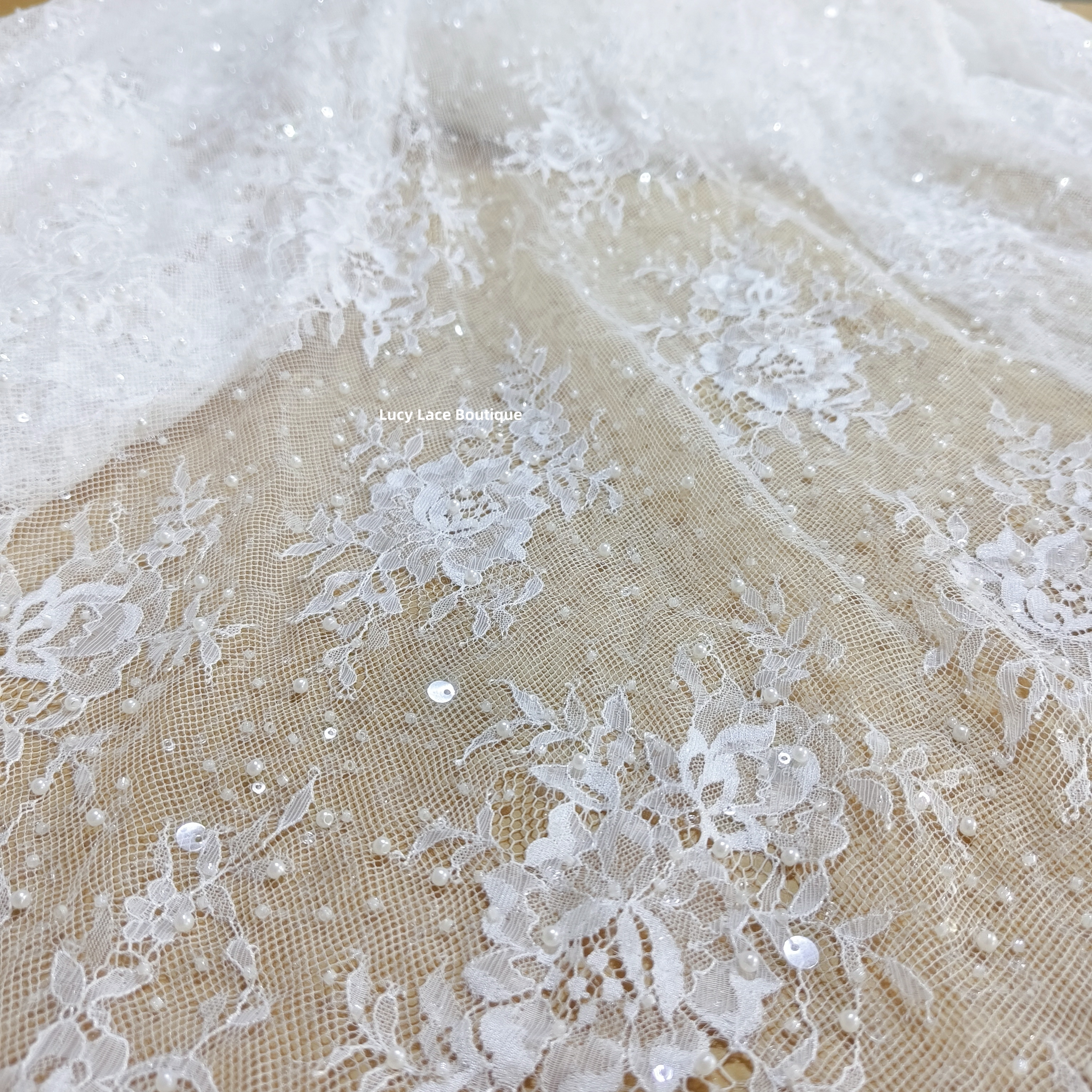 1 Panel 1.5M Wide 3M Long Off  – Sequin Fabric Panel Bewertung und Preis